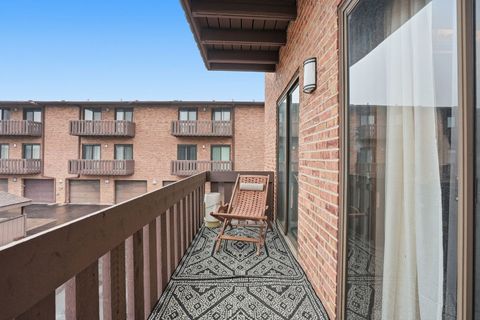 Tiny photo for 310 SHERIDAN Drive #1D, Willowbrook, IL 60527 (MLS # 12584050)