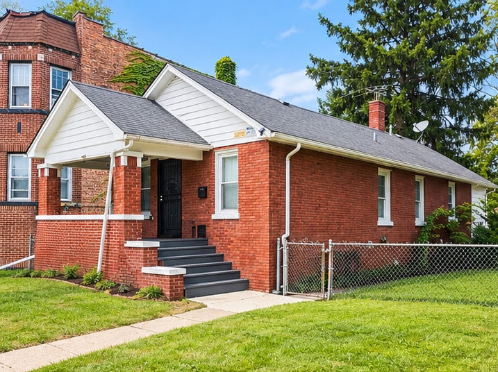 285 E 148th Place