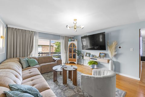 Tiny photo for 7A Kingery Quarter #201, Willowbrook, IL 60527 (MLS # 12386598)