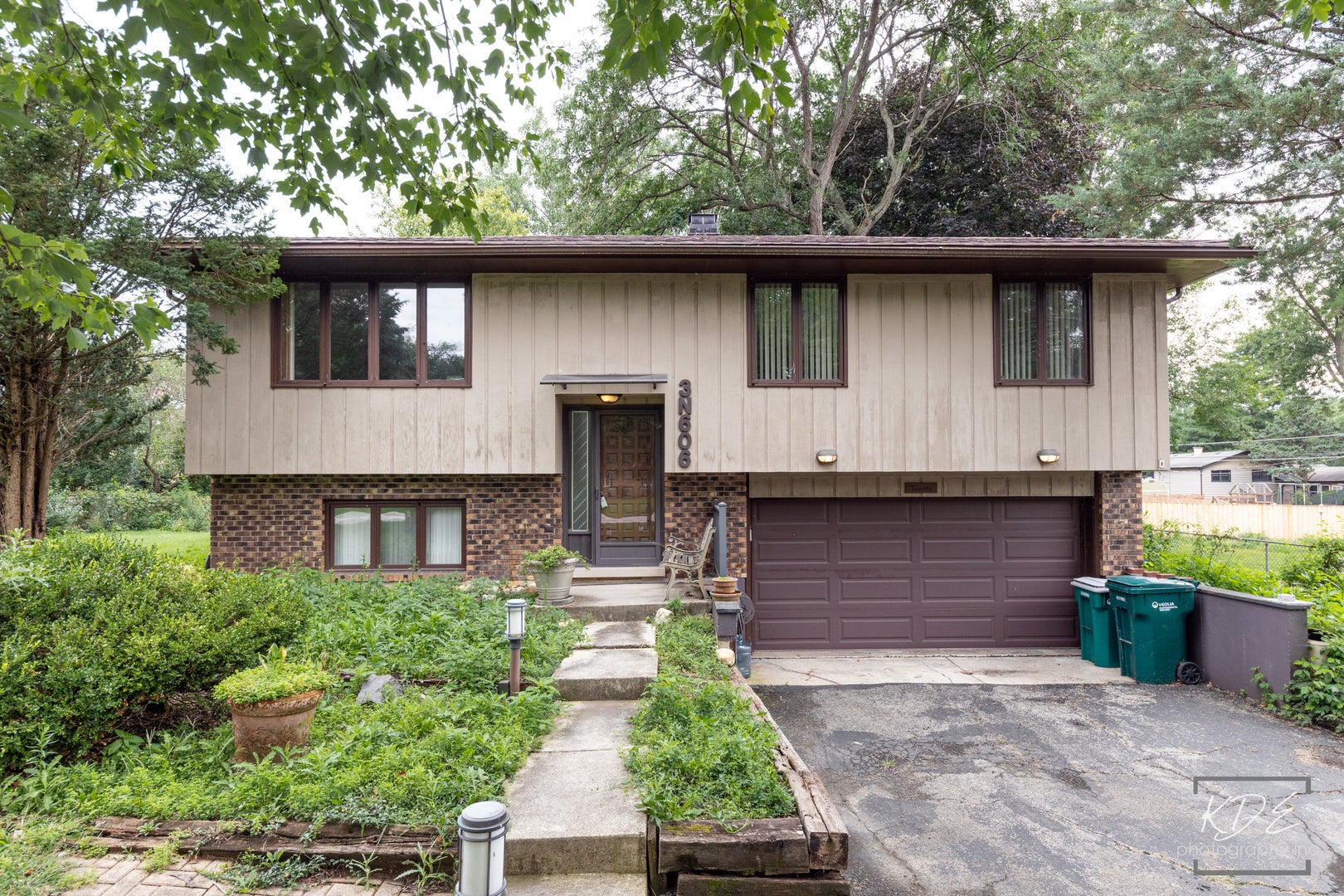 3N606 Locust Avenue