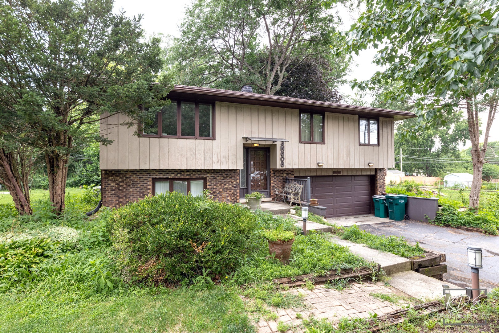 3N606 Locust Avenue