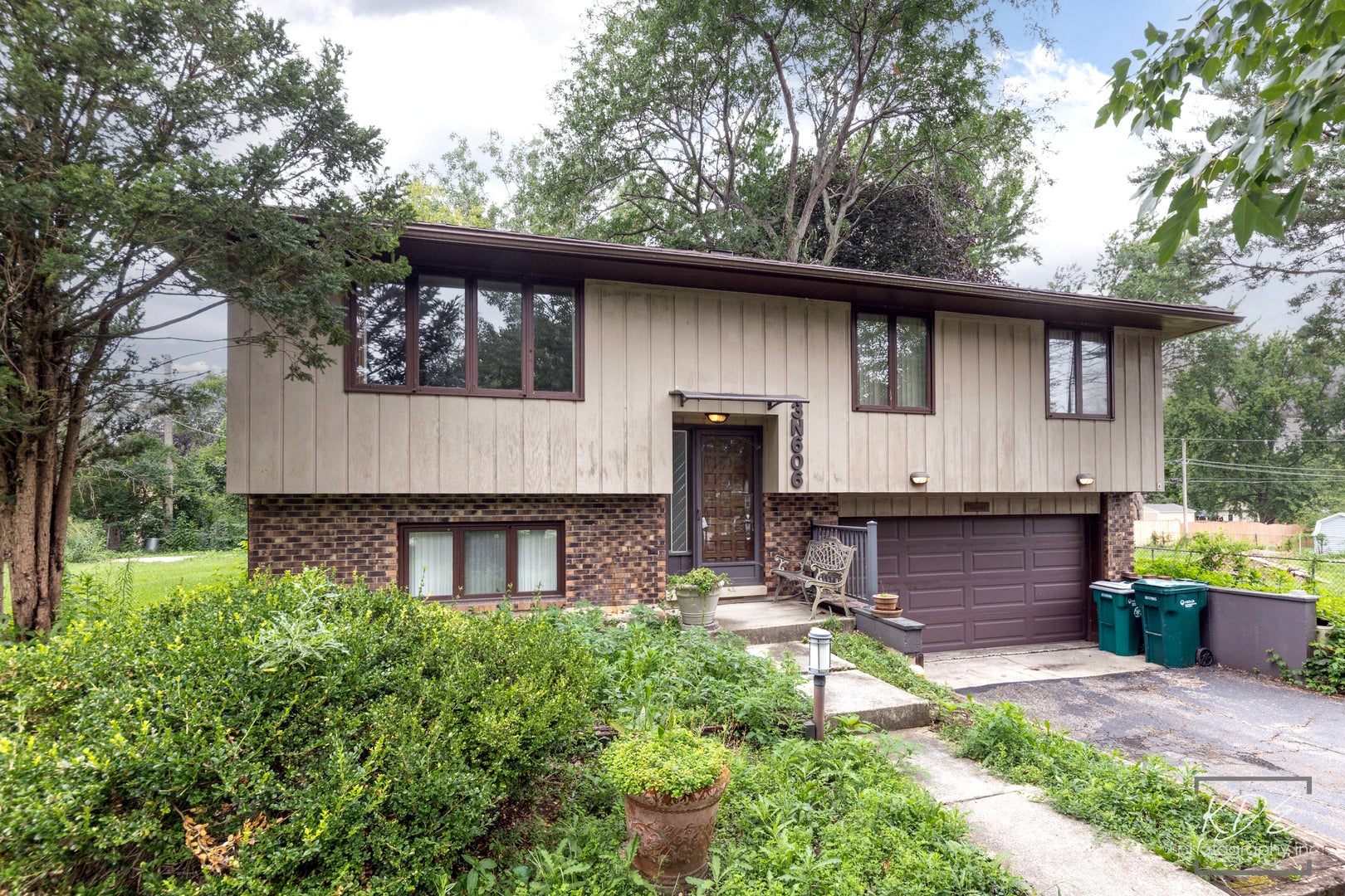 3N606 Locust Avenue