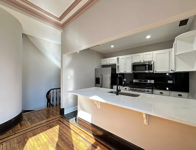 238 S Ashland Avenue