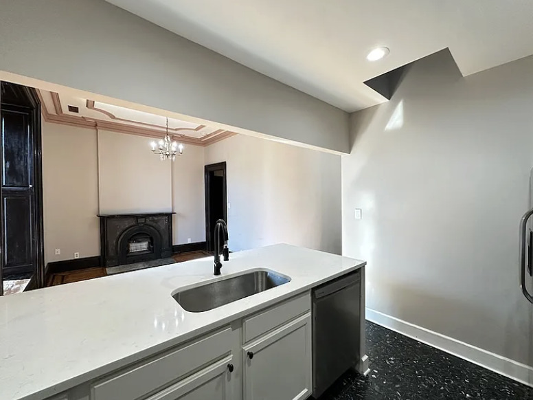 238 S Ashland Avenue