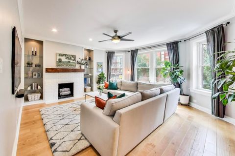 Tiny photo for 606 W Aldine Avenue #2E, Chicago, IL 60657 (MLS # 12460797)