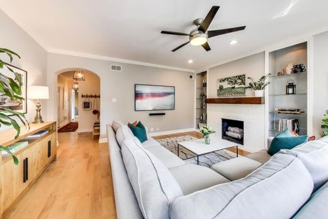 Tiny photo for 606 W Aldine Avenue #2E, Chicago, IL 60657 (MLS # 12460797)