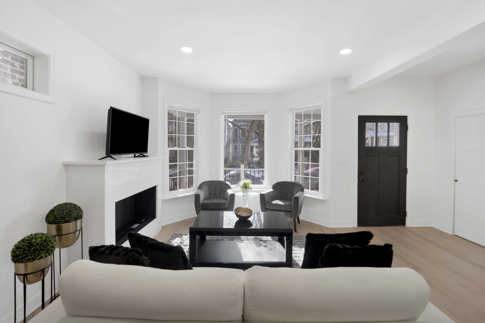 1910 W George Street