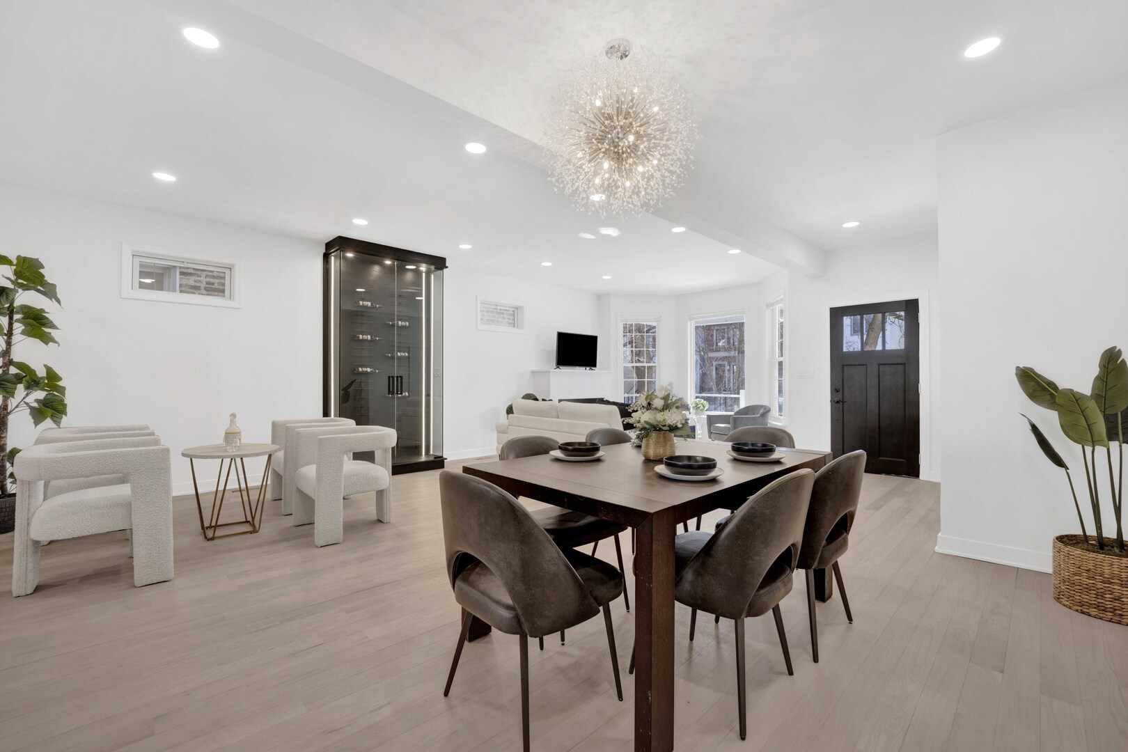 1910 W George Street