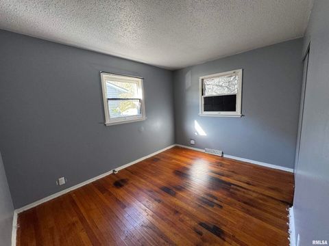 Tiny photo for 2110 CODY Street, Bettendorf, IA 52722 (MLS # QC4268823)