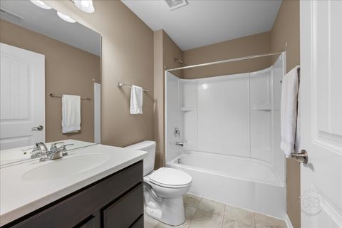 Tiny photo for 2850 Stoney Creek Drive, Elgin, IL 60124 (MLS # 12600749)