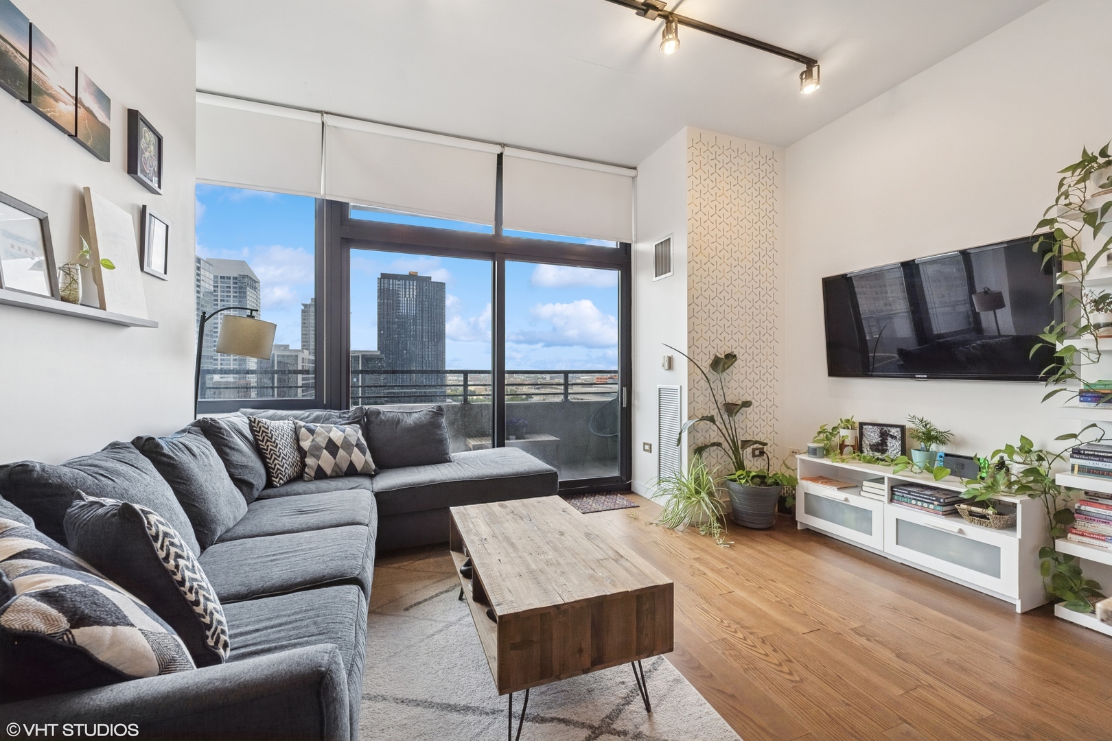 235 W Van Buren Street 1407