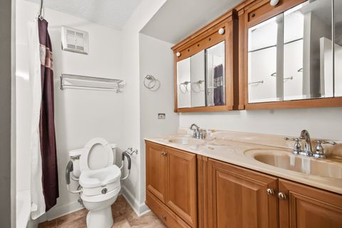 Tiny photo for 5471 S Hyde Park Boulevard #10A, Chicago, IL 60615 (MLS # 12576468)