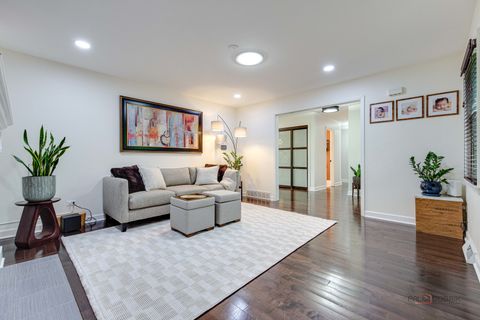 Tiny photo for 21 Half Day Road, Lincolnshire, IL 60069 (MLS # 12578073)
