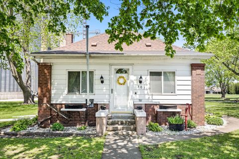 303 E 4th Street Long Point IL 61333