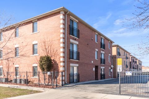 Tiny photo for 3447 Ridgeland Avenue #203, Berwyn, IL 60402 (MLS # 12585352)