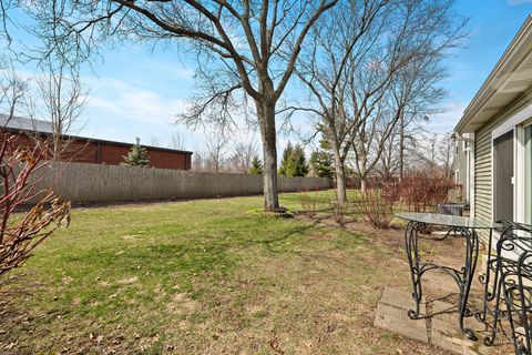 Tiny photo for 1915 Ozark Parkway #1915, Algonquin, IL 60102 (MLS # 12550425)