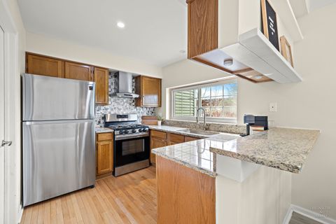 Tiny photo for 1915 Ozark Parkway #1915, Algonquin, IL 60102 (MLS # 12550425)