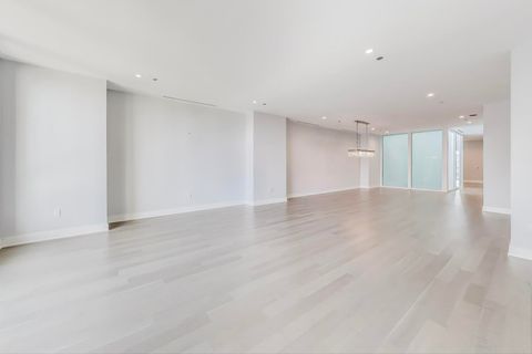 Tiny photo for 1550 N Clark Street #604, Chicago, IL 60610 (MLS # 12493402)