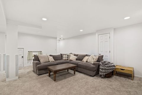 Tiny photo for 17583 W Robert Court, Gurnee, IL 60031 (MLS # 12568582)