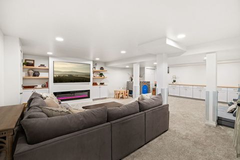Tiny photo for 17583 W Robert Court, Gurnee, IL 60031 (MLS # 12568582)