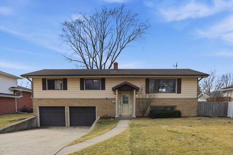 Photo of 130 N Horner Lane, Mount Prospect, IL 60056 (MLS # 12599158)