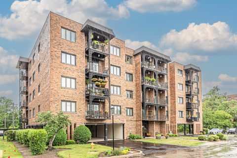 Tiny photo for 9382 Landings Lane #K307, Des Plaines, IL 60016 (MLS # 12693946)
