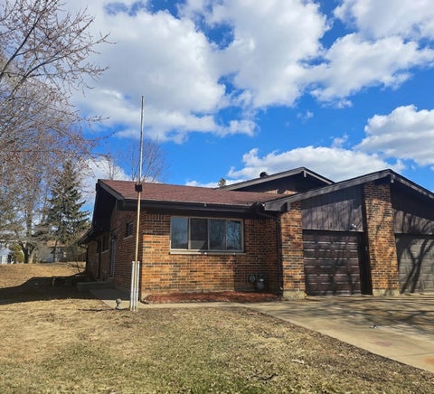 Photo of 136 Virginia Court, Streamwood, IL 60107 (MLS # 12758149)