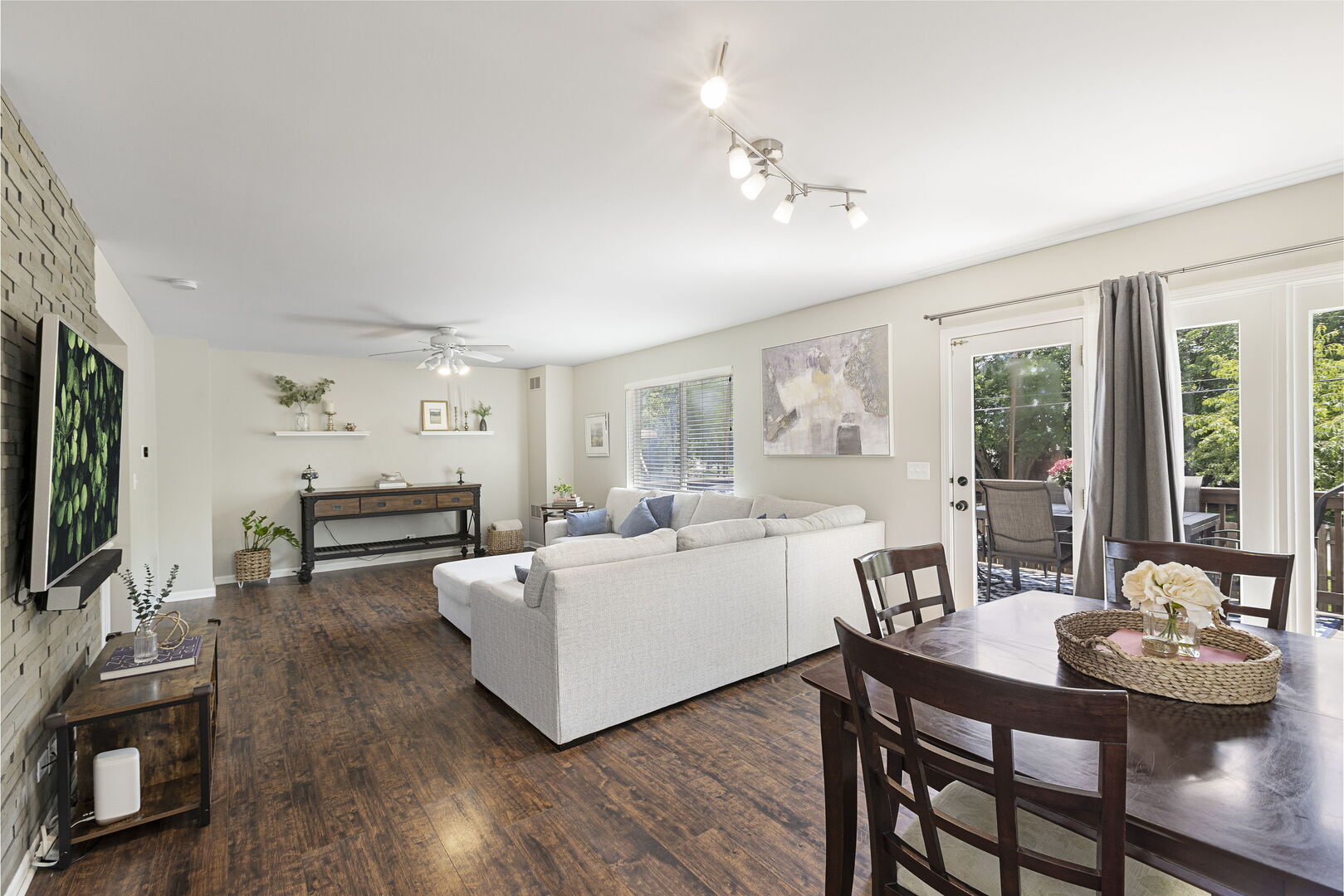 1273 Karyn Lane