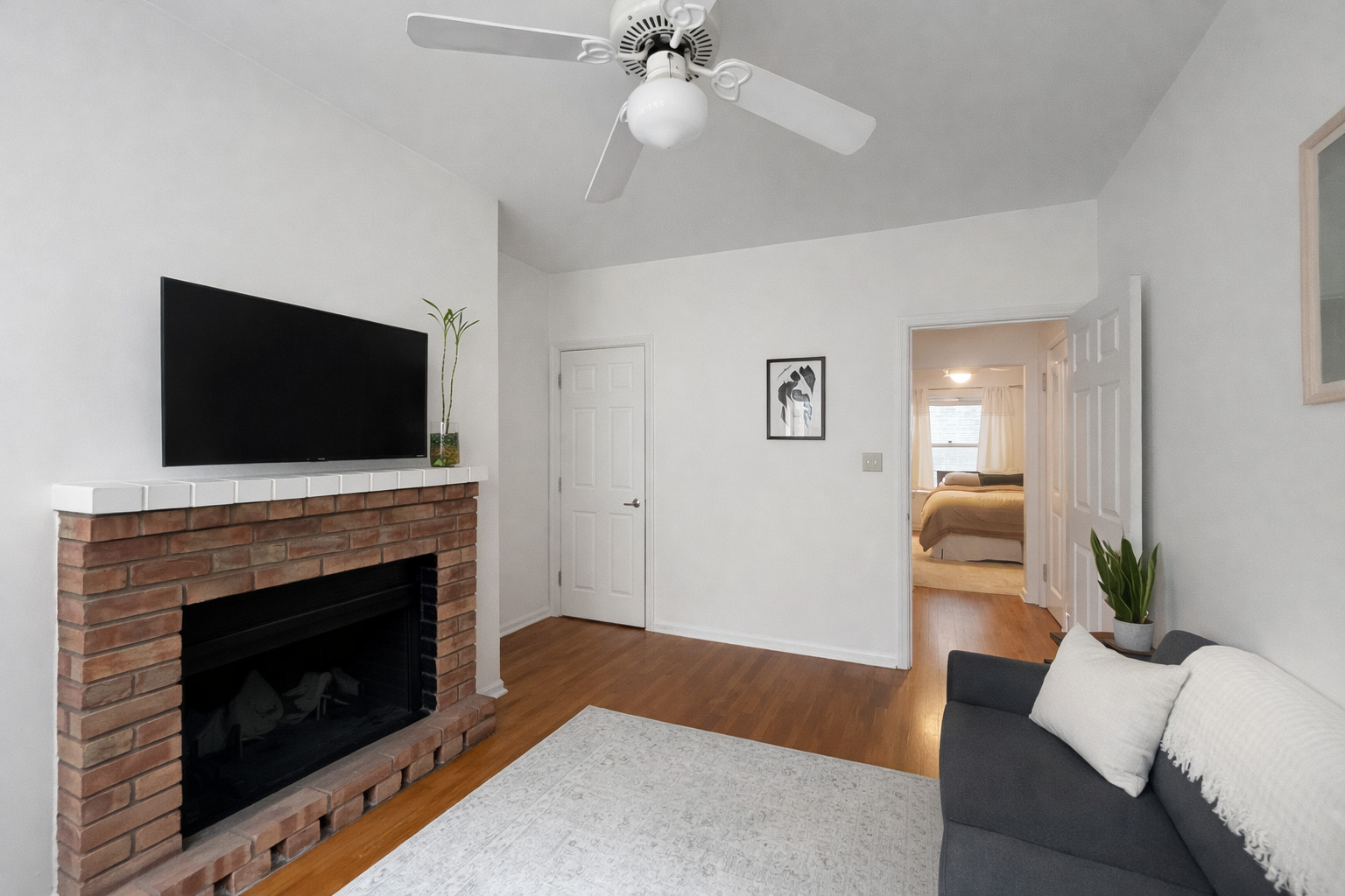 677.5 W Wrightwood Avenue 2N