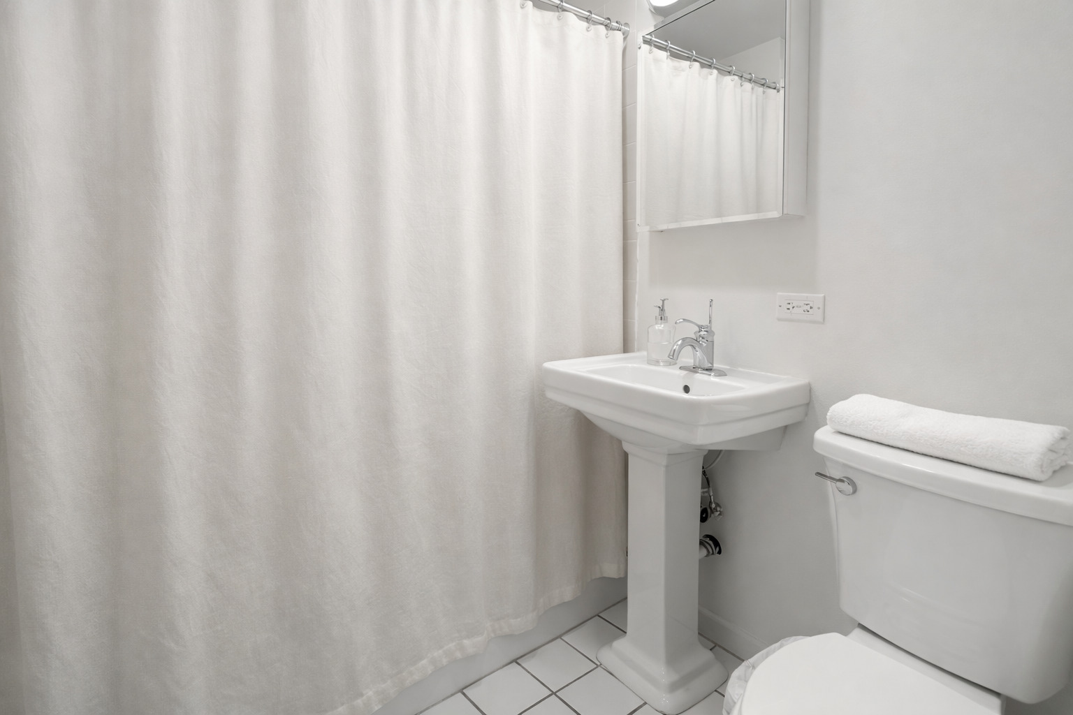 677.5 W Wrightwood Avenue 2N