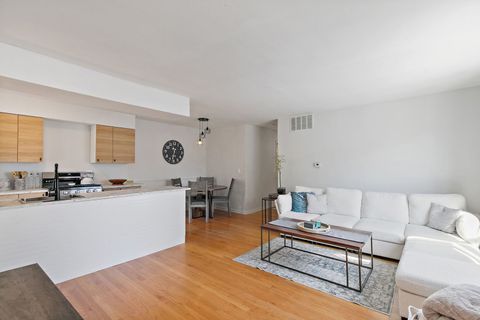 Tiny photo for 1037 Cove Drive #135D, Prospect Heights, IL 60070 (MLS # 12482432)