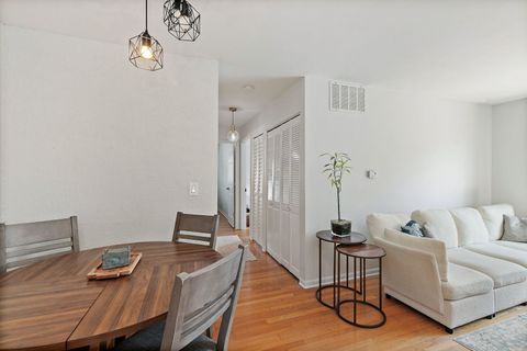 Tiny photo for 1037 Cove Drive #135D, Prospect Heights, IL 60070 (MLS # 12482432)