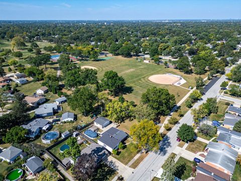 Tiny photo for 616 S Ahrens Avenue, Lombard, IL 60148 (MLS # 12527089)