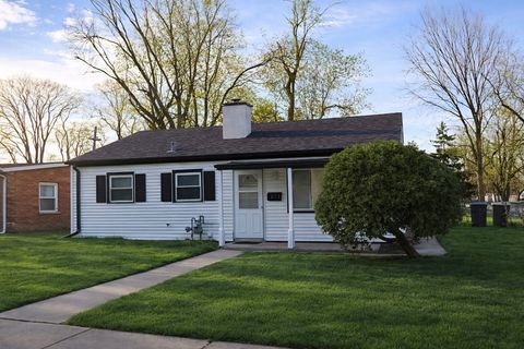 Photo of 2414 Circle Drive, Hazel Crest, IL 60429 (MLS # 12630215)