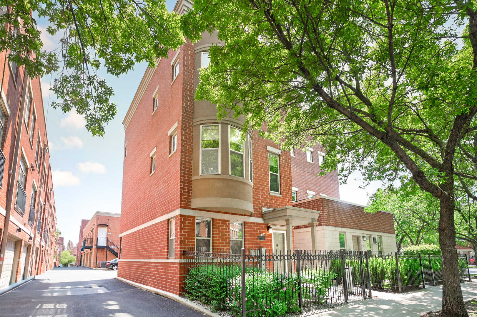 1409 N Burling Street