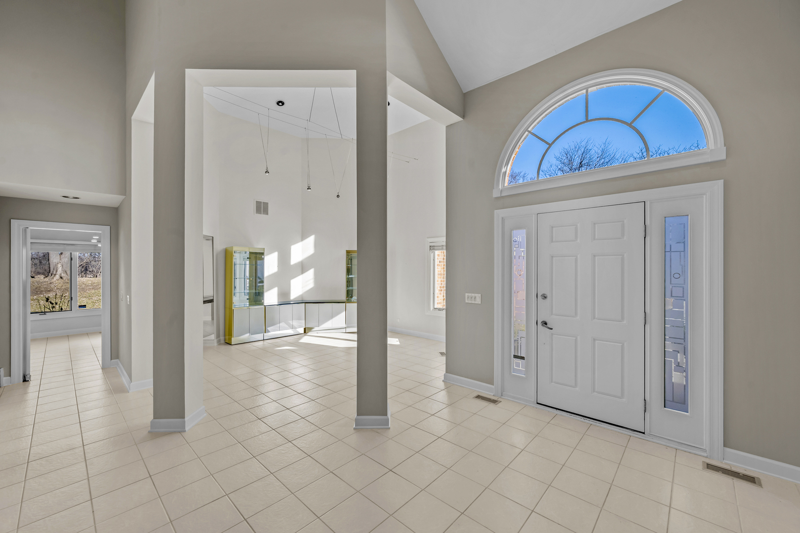 556 Rivershire Place