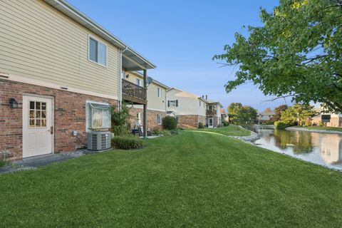 Tiny photo for 7235 Willow Way Lane #B, Willowbrook, IL 60527 (MLS # 12474138)