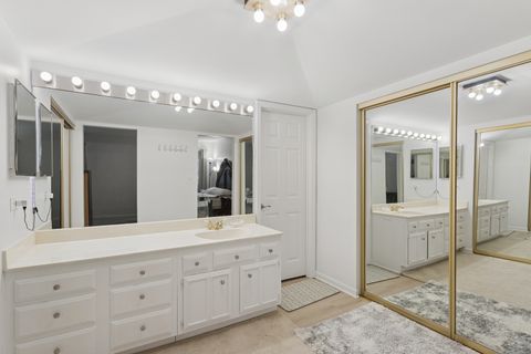 Tiny photo for 7235 Willow Way Lane #B, Willowbrook, IL 60527 (MLS # 12474138)