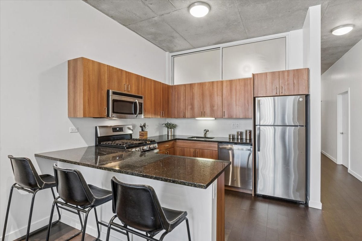 235 W VAN BUREN Street 2816