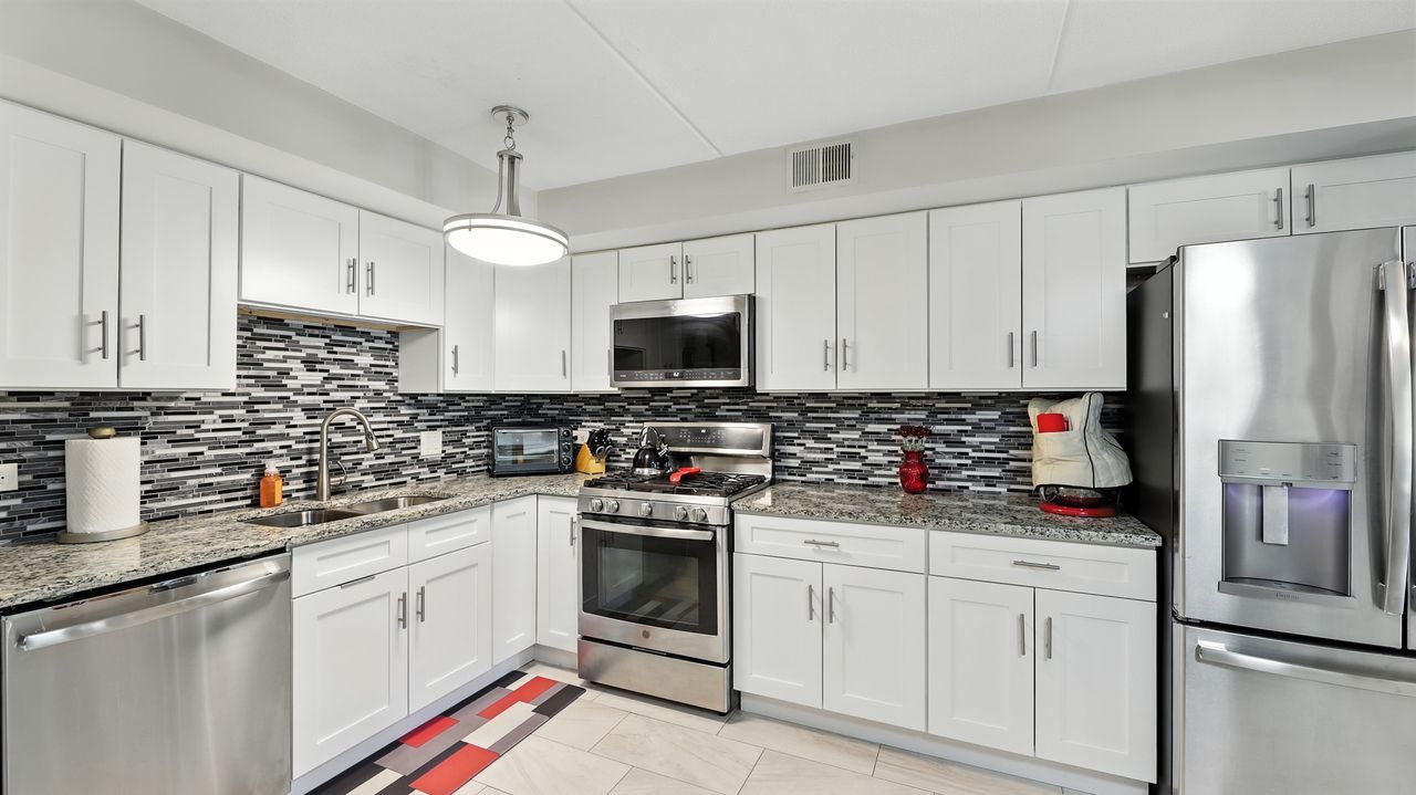 6980 W Touhy Avenue 202