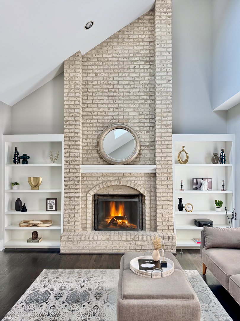 Naperville, Illinois 60564, United States, 4 Bedrooms Bedrooms, ,4 BathroomsBathrooms,Residential,Contingent,215906