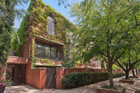 Photo of 416 W Grant Place #G, Chicago, IL 60614 (MLS # 12460495)
