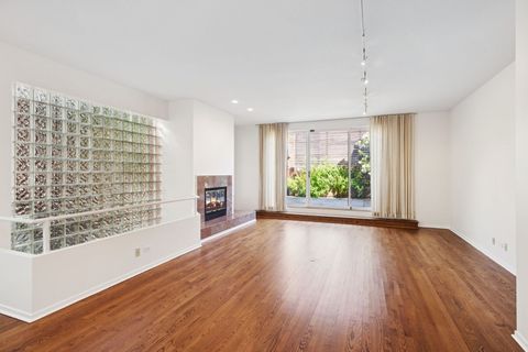 Tiny photo for 416 W Grant Place #G, Chicago, IL 60614 (MLS # 12460495)