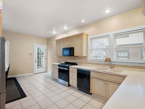 Tiny photo for 812 Garfield Avenue, Rockford, IL 61103 (MLS # 12602919)