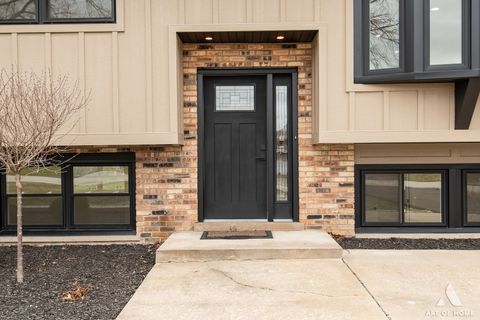 Tiny photo for 10521 Fitzsimmons Drive, Palos Park, IL 60464 (MLS # 12649305)