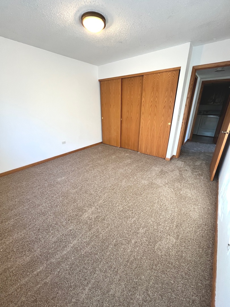 884 N Prairie Avenue 2D
