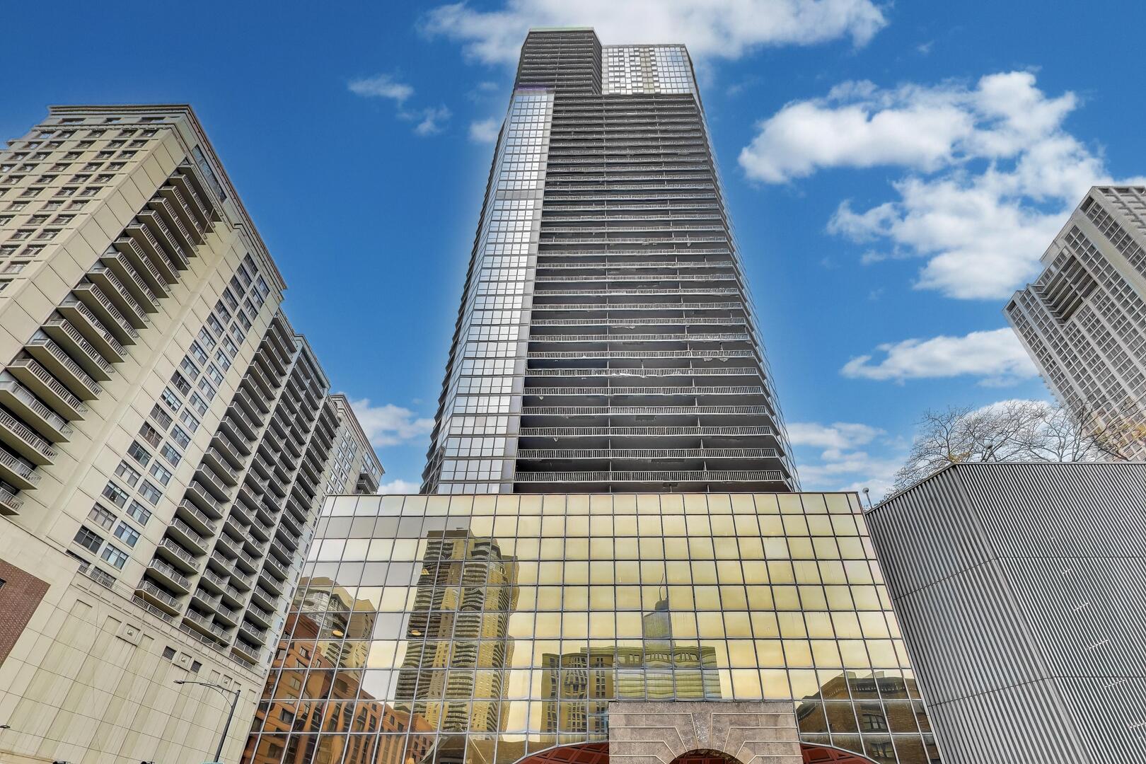 10 E Ontario Street 1303