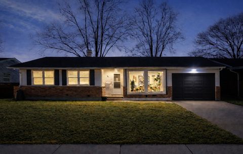 Tiny photo for 15 Wildwood Road, Elk Grove Village, IL 60007 (MLS # 12546997)