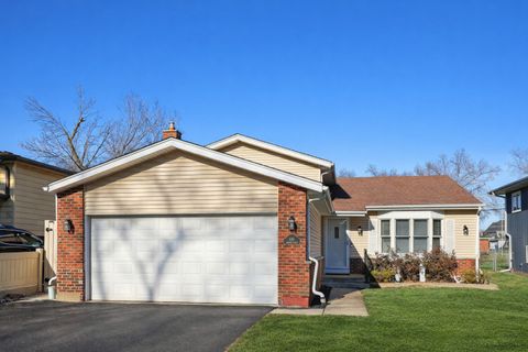 Tiny photo for 639 W Comstock Avenue, Elmhurst, IL 60126 (MLS # 12548473)