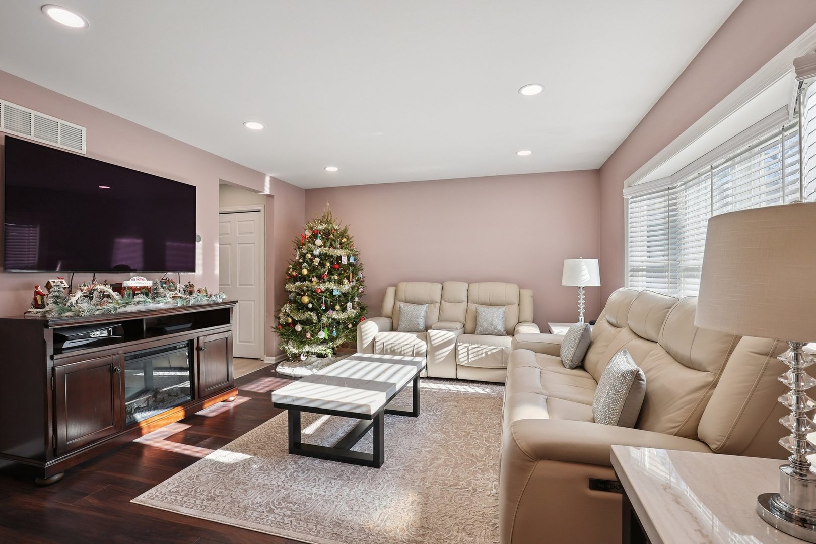 639 W Comstock Avenue